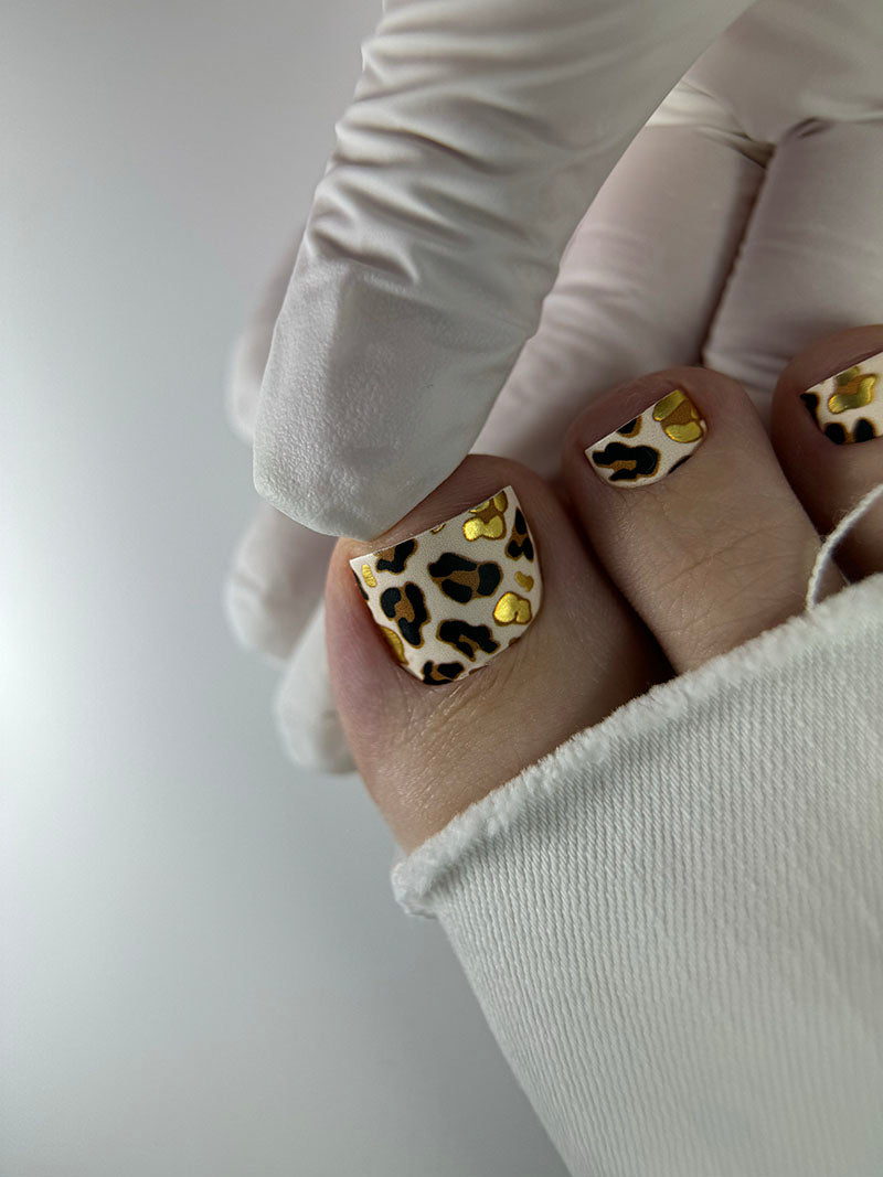 Pedicure Brown Leopard. Foil gold. Nail wrap WR-643