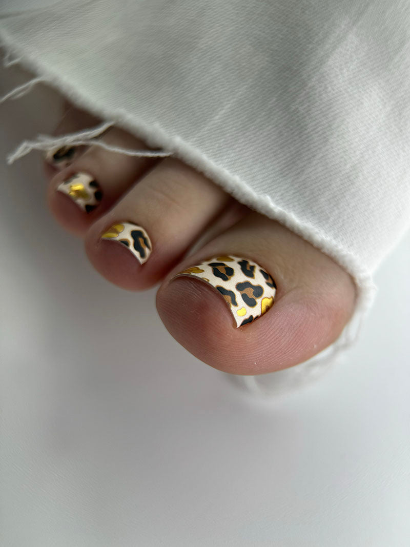 Pedicure Brown Leopard. Foil gold. Nail wrap WR-643