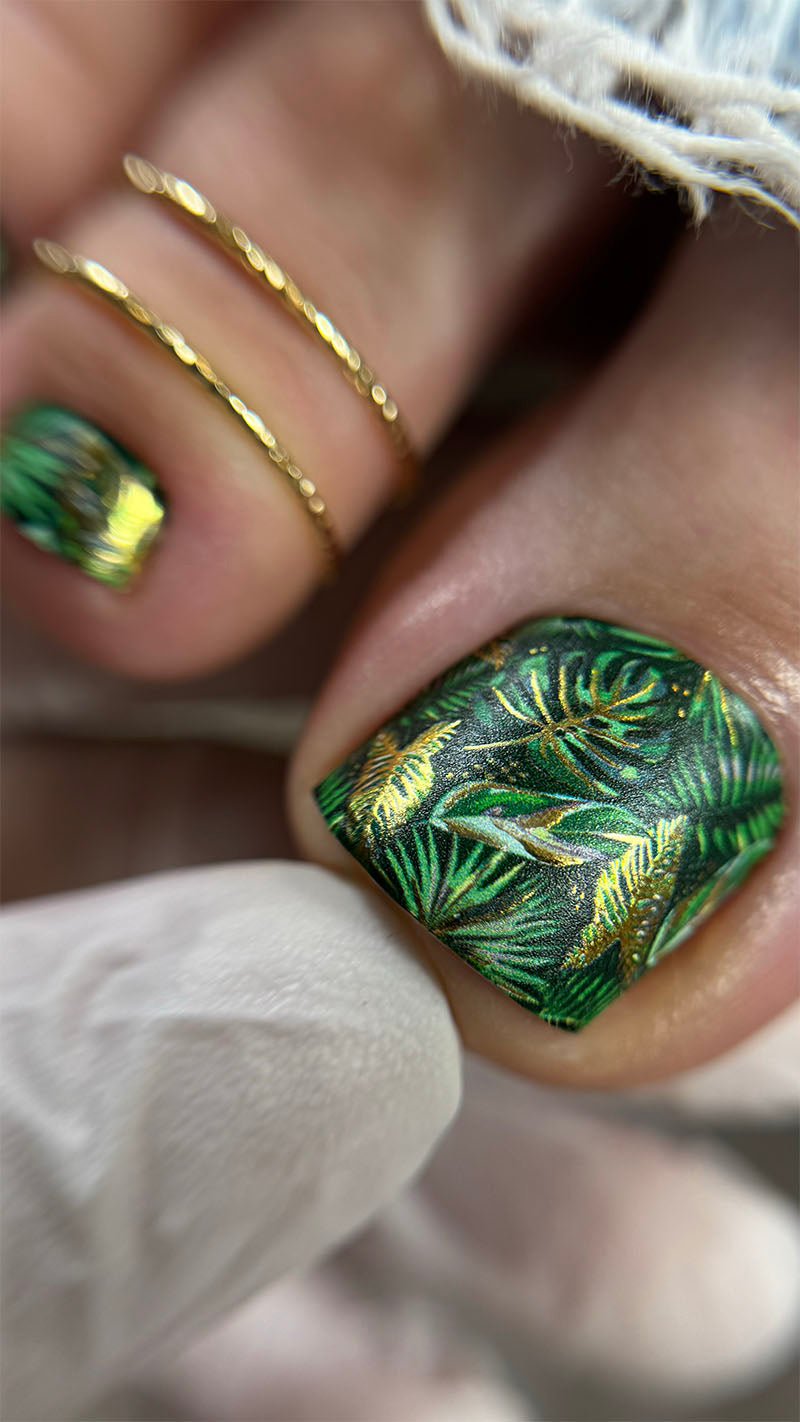 Pedicure Green Leaves. Foil gold. Nail wrap WR-649