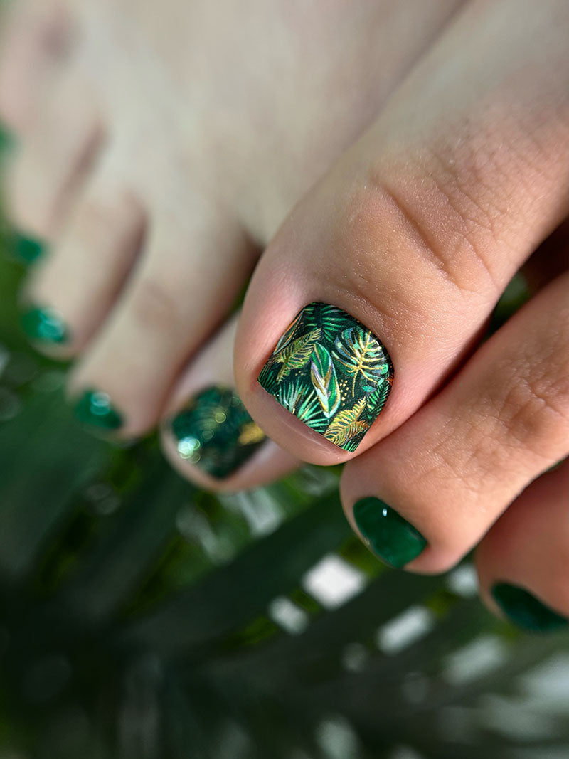 Pedicure Green Leaves. Foil gold. Nail wrap WR-649