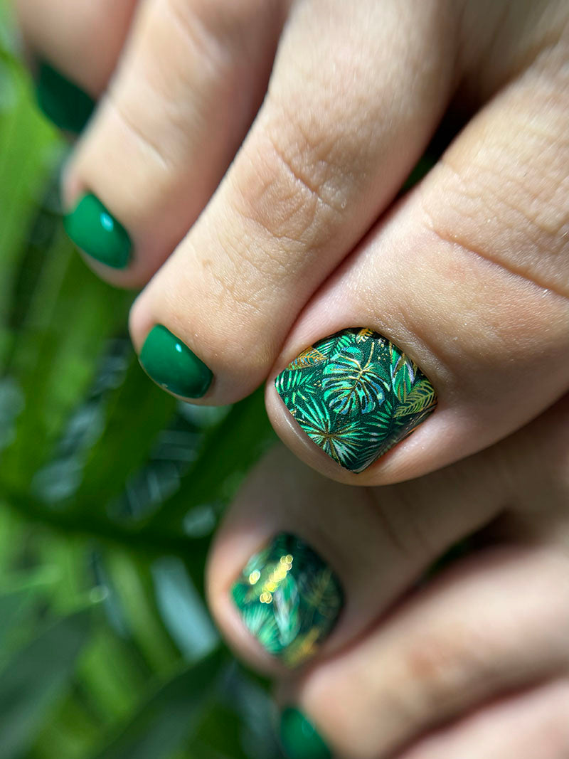 Pedicure Green Leaves. Foil gold. Nail wrap WR-649