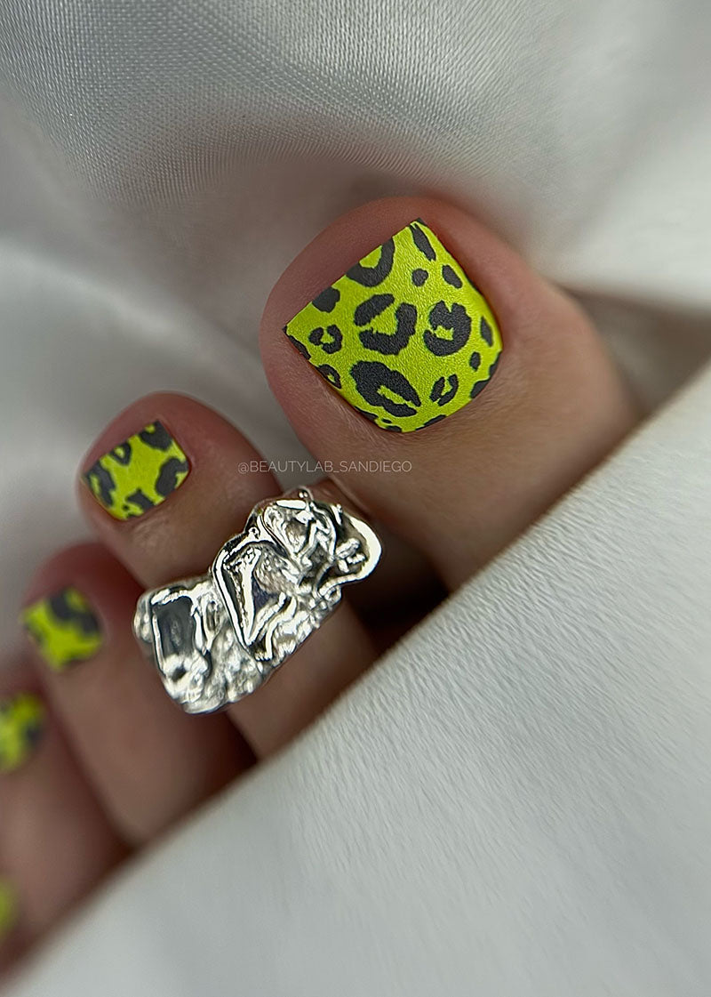 Pedicure Leo. Light Green. Nail wrap WR-683