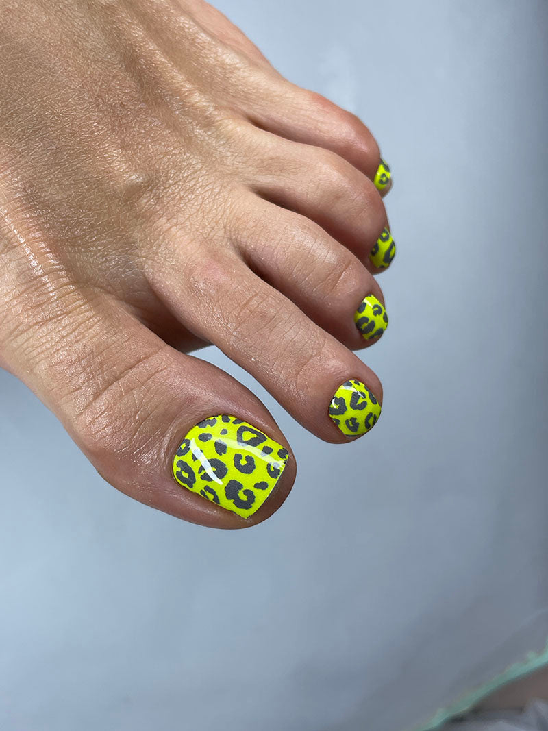 Pedicure Leo. Light Green. Nail wrap WR-683