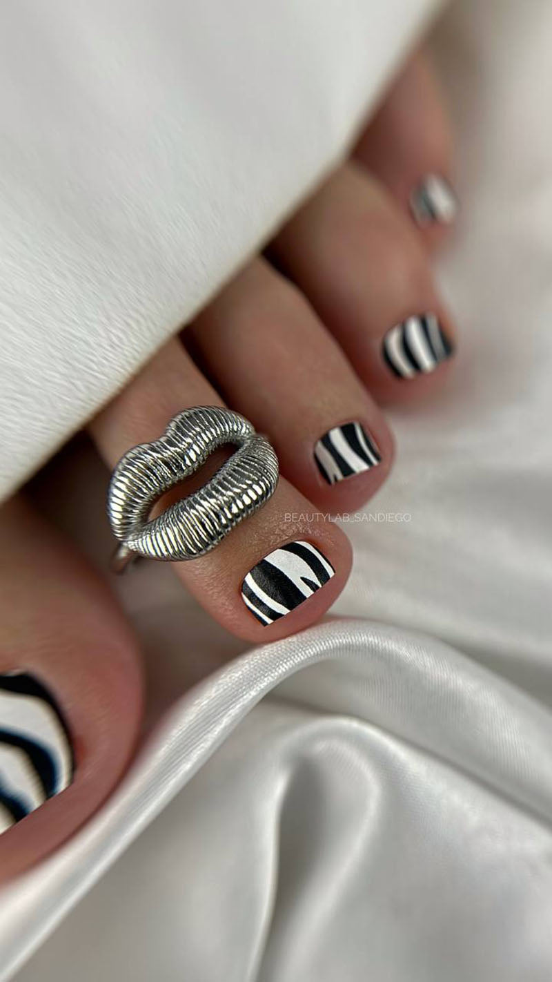 Pedicure Zebra with Lips. Nail wrap WR-689