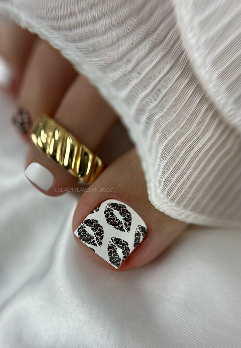 Pedicure Leopard. White Background. Nail wrap WR-690