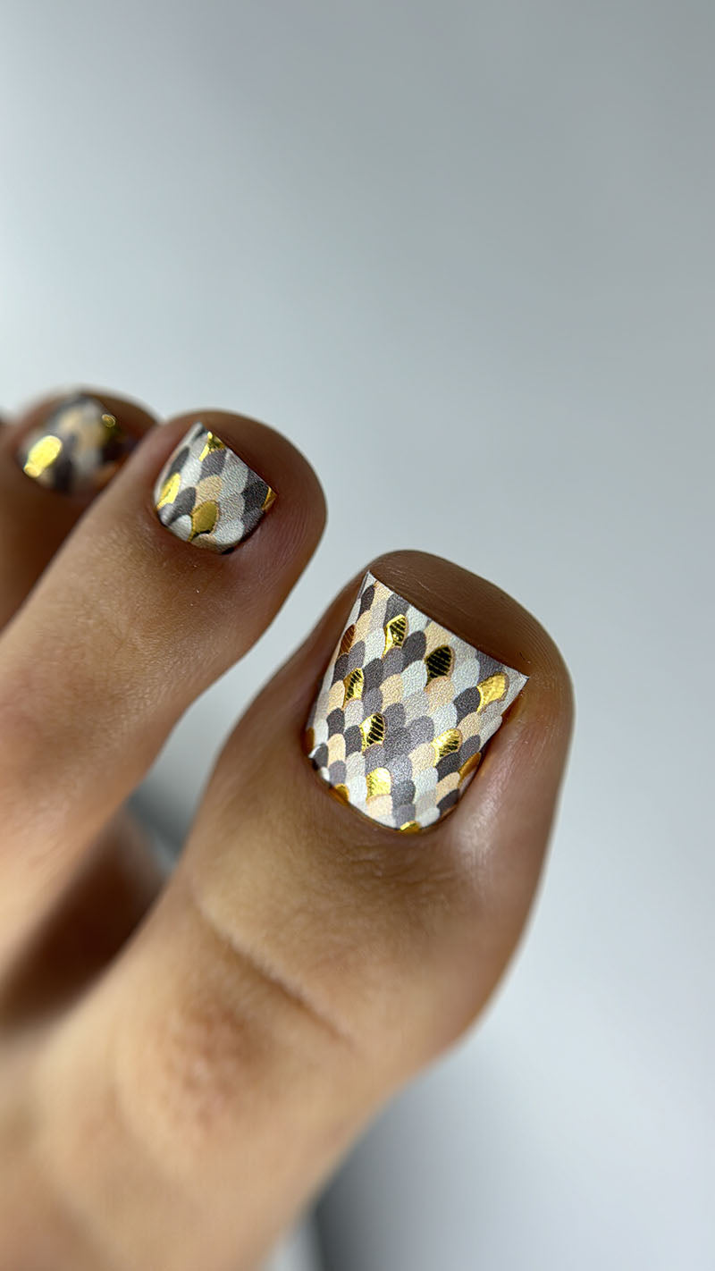 Pedicure Beige Python. Gold Foil. Nail wrap WR-699