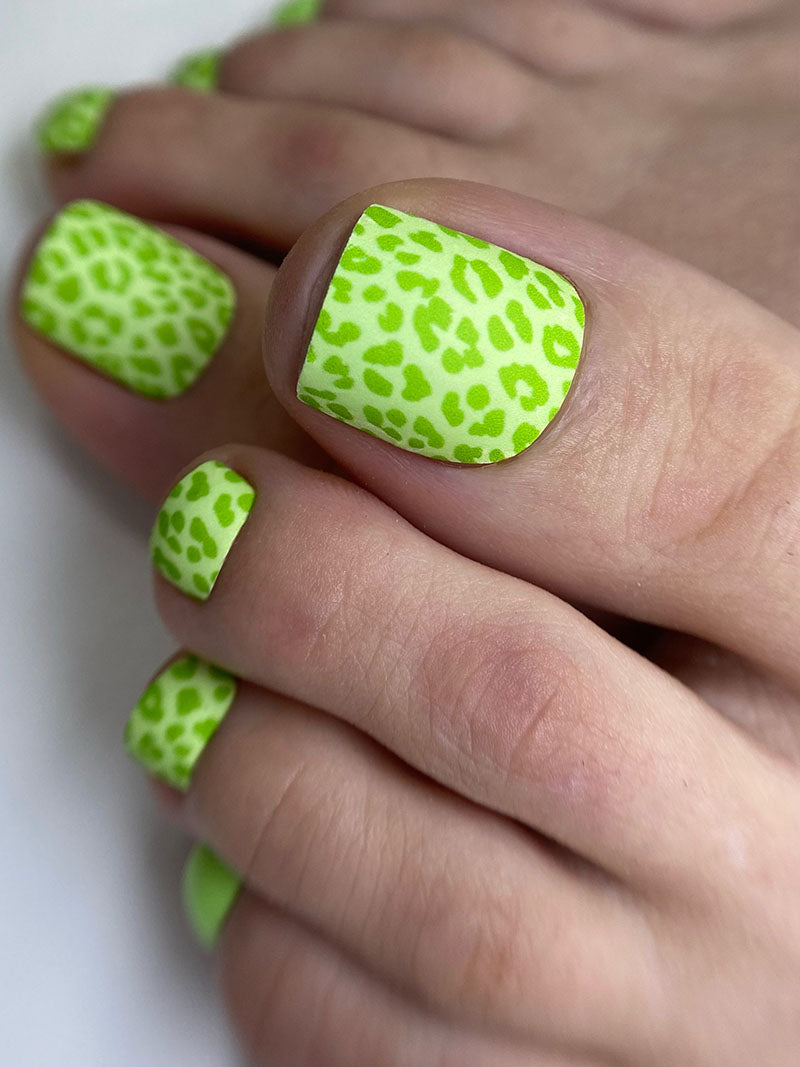 Pedicure Green Leo. Nail wrap WR-715