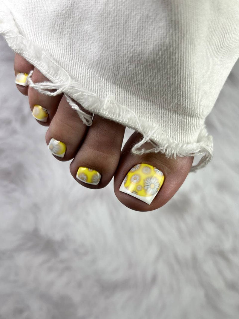 Pedicure Chamomile with outline. Foil gold. Nail wrap WR-772
