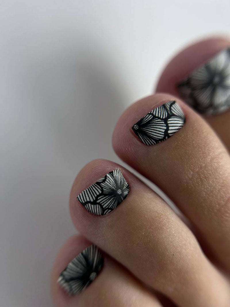 Pedicure Flowers. Black and white. Nail wrap WR-807