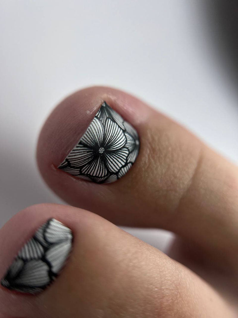 Pedicure Flowers. Black and white. Nail wrap WR-807