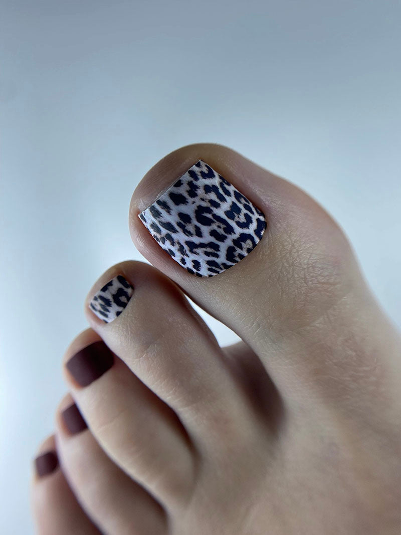 Pedicure Leo. Small delicate. Nail wrap WR-842