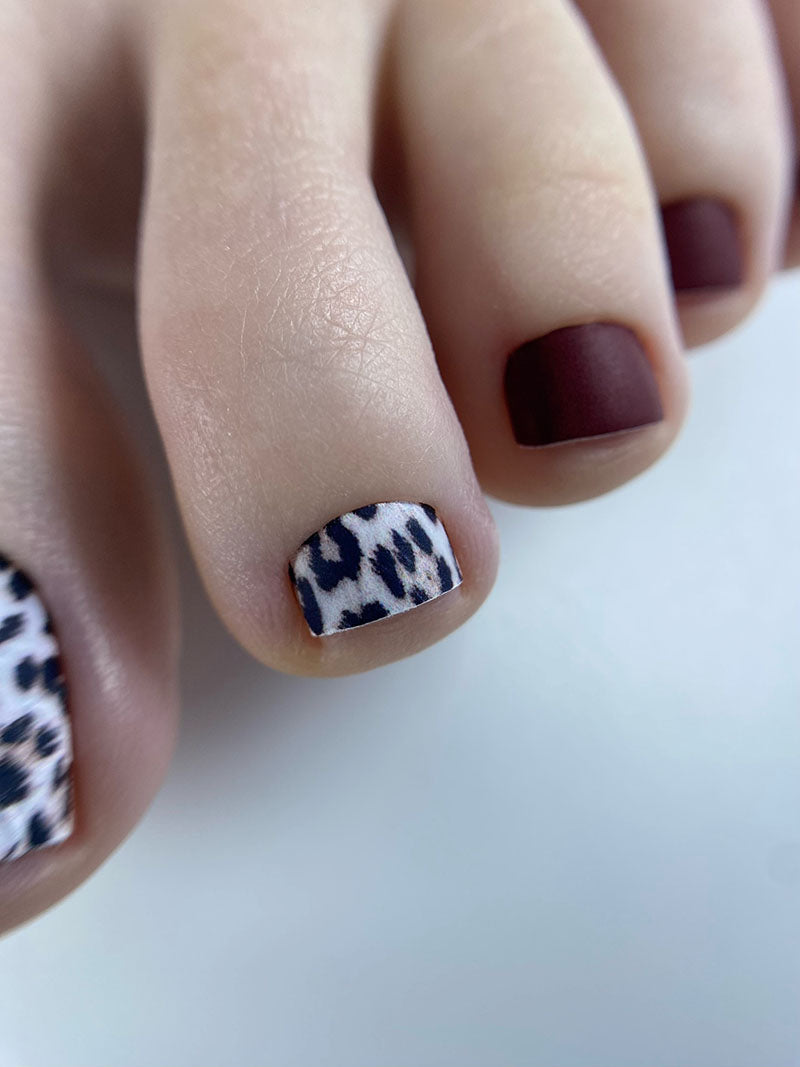 Pedicure Leo. Small delicate. Nail wrap WR-842