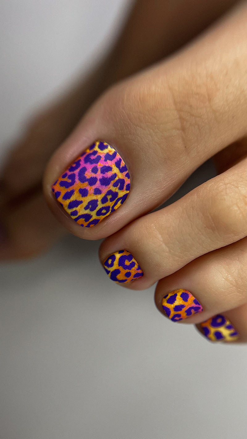 Pedicure Leo. Purple spots. Nail wrap WR-843