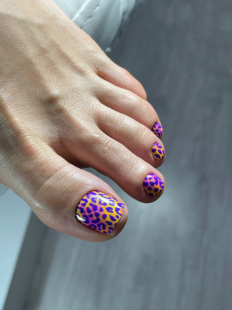 Pedicure Leo. Purple spots. Nail wrap WR-843