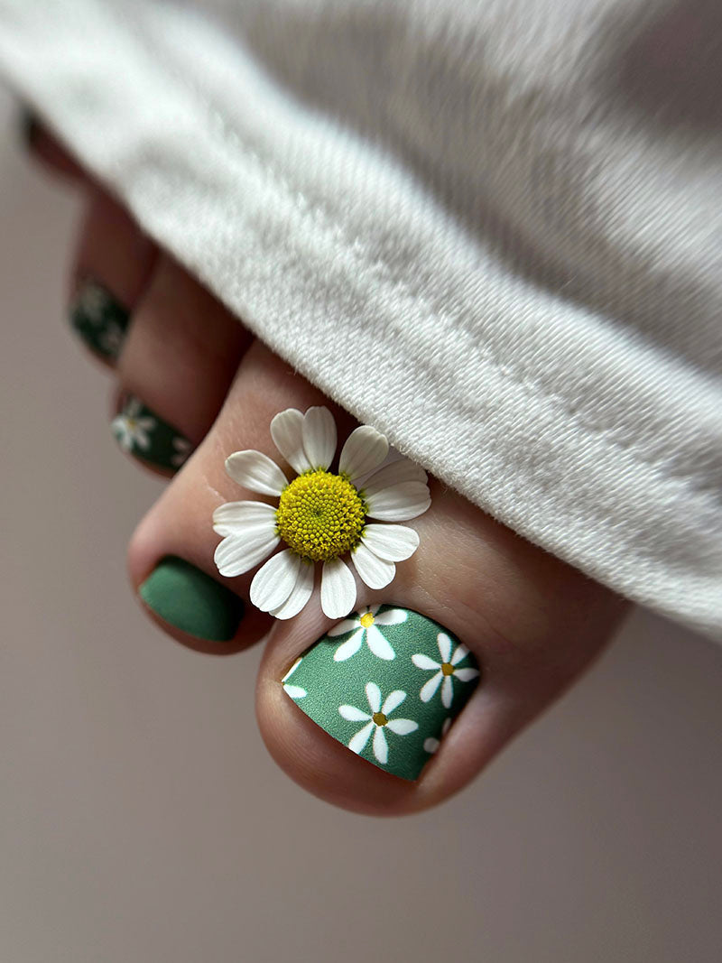 Pedicure Chamomile. Khaki. Foil gold. Nail wrap WR-875