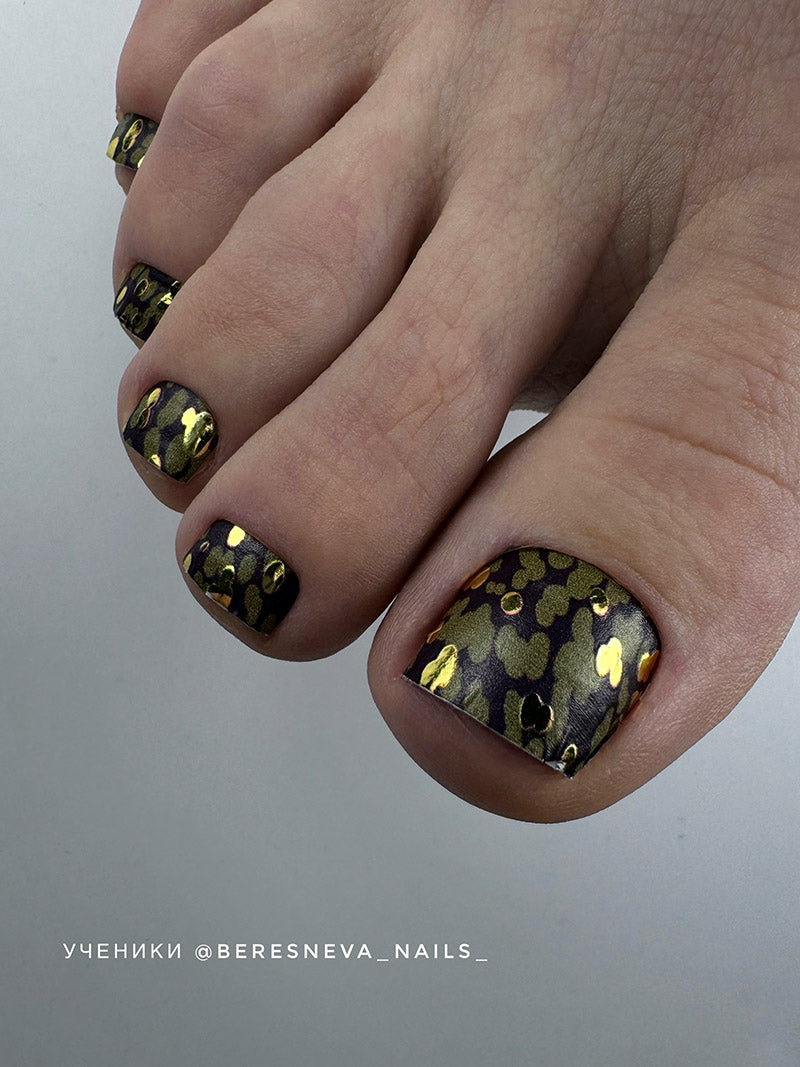 Pedicure Khaki stains. Foil gold. Nail wrap WR-902