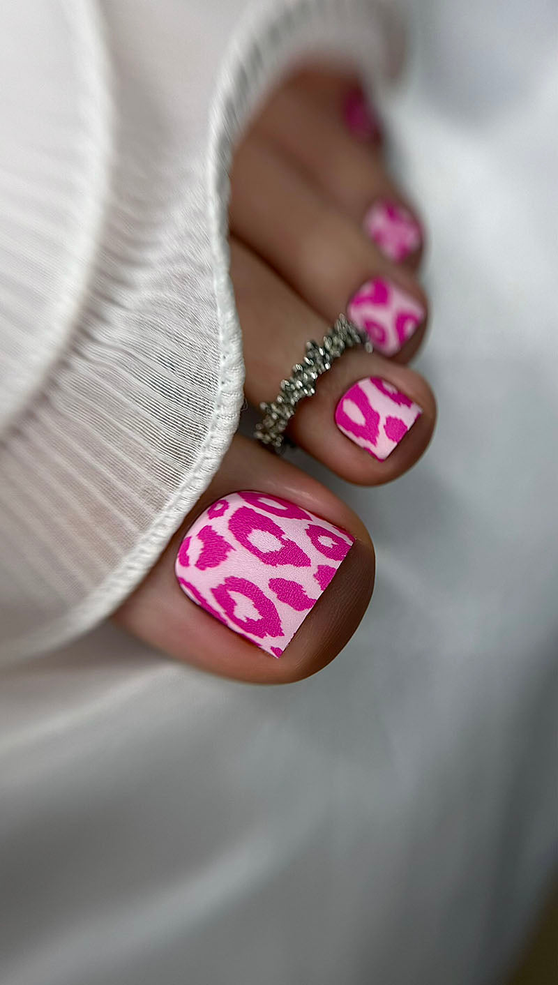 Pedicure Leo monochrome. Pink. Nail wrap WR-983