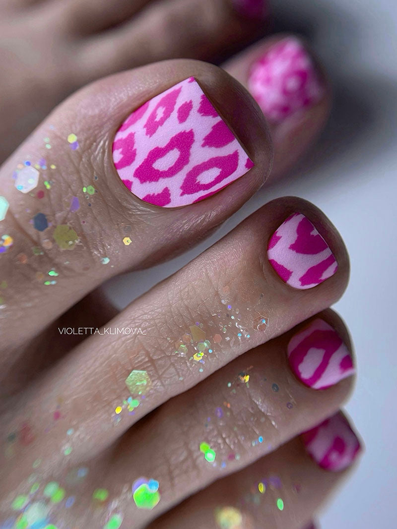 Pedicure Leo monochrome. Pink. Nail wrap WR-983