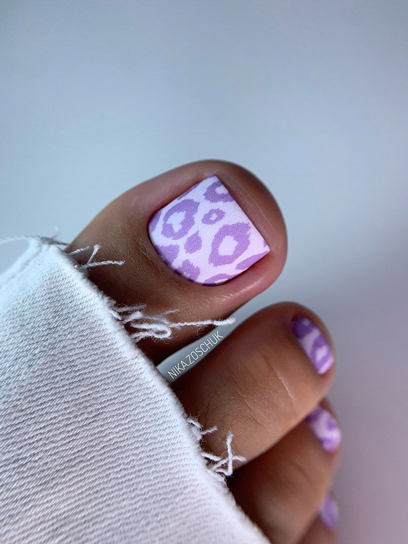 Pedicure Leo monochrome. Lilac. Nail wrap WR-984