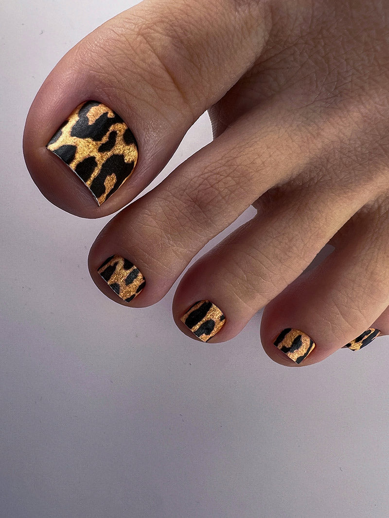 Pedicure Leo large. Elongated spots. Nail wrap WR-995