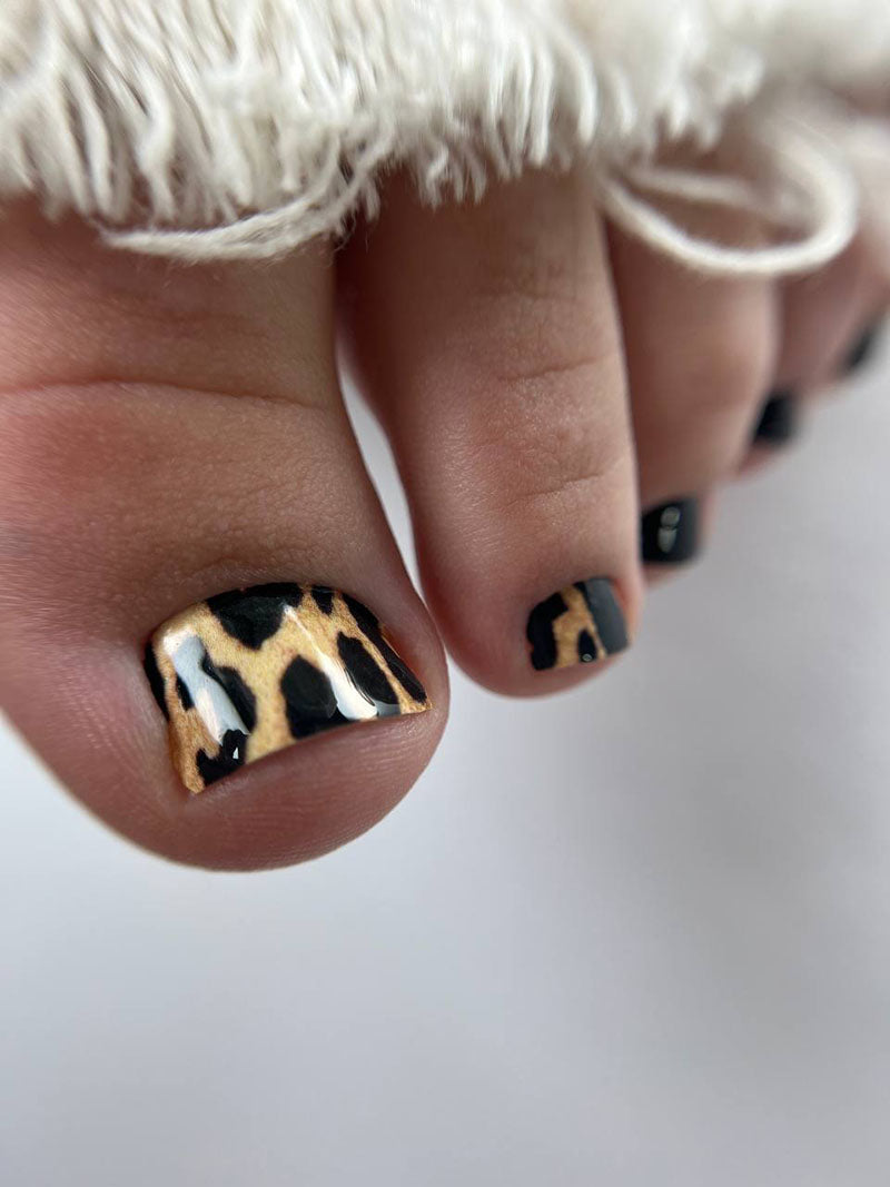 Pedicure Leo large. Elongated spots. Nail wrap WR-995