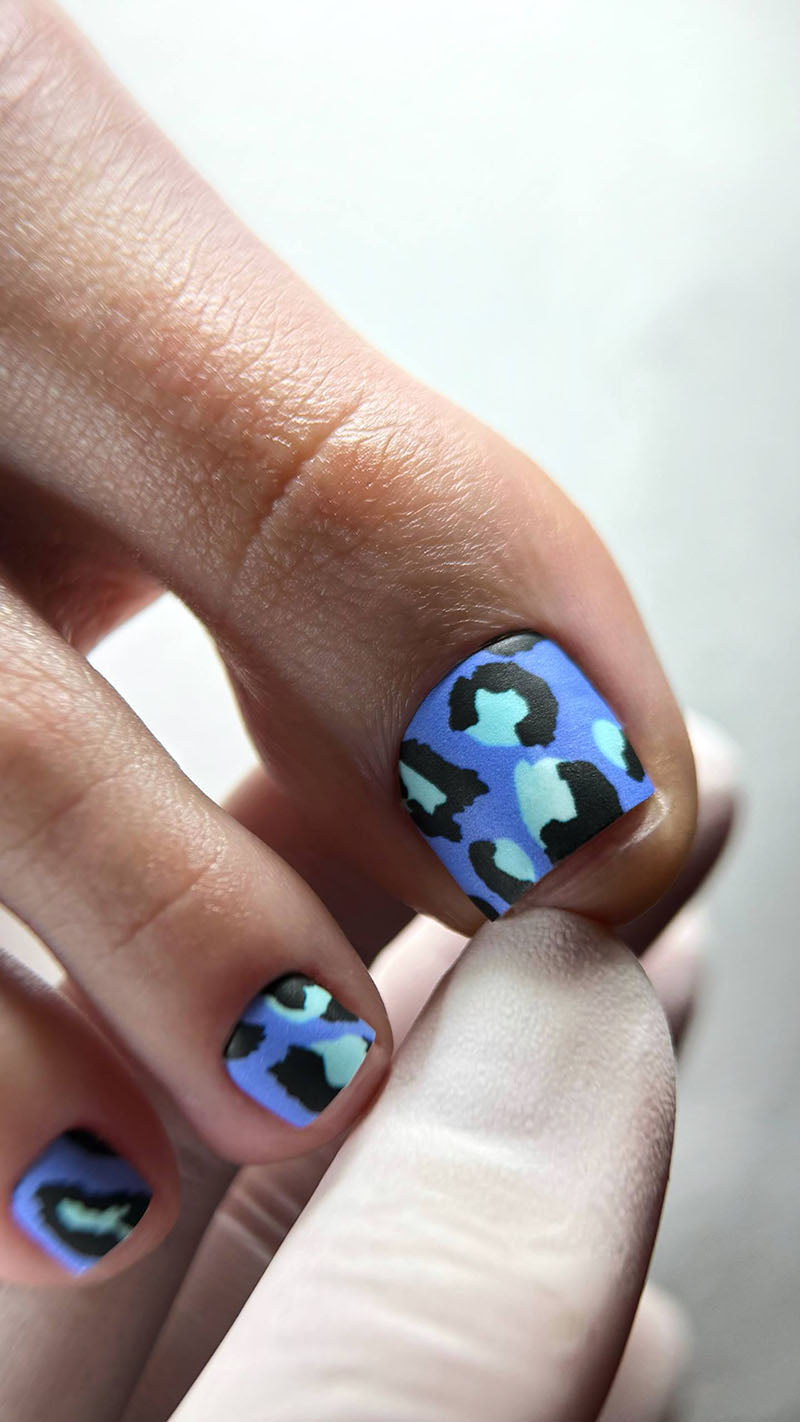 Pedicure Leo large. Lilac blue. Nail wrap WR-999