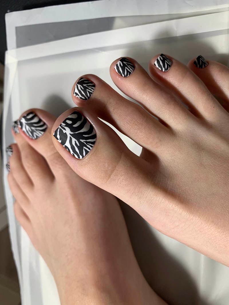 Pedicure Zebra. 2 colors. Nail water decals SR-053