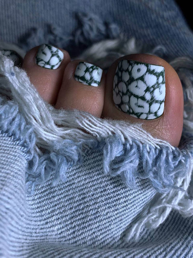 Pedicure Leo. Black and white. Nail water decals SR-056