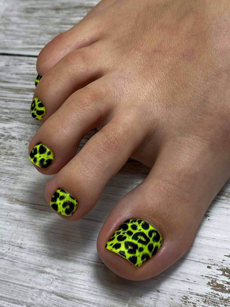 Pedicure Leo. Black and white. Nail water decals SR-056