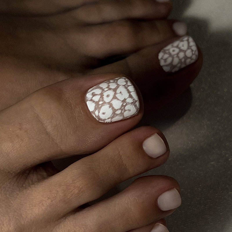 Pedicure Leo. Large. Black and white. Nail water decals SR-057