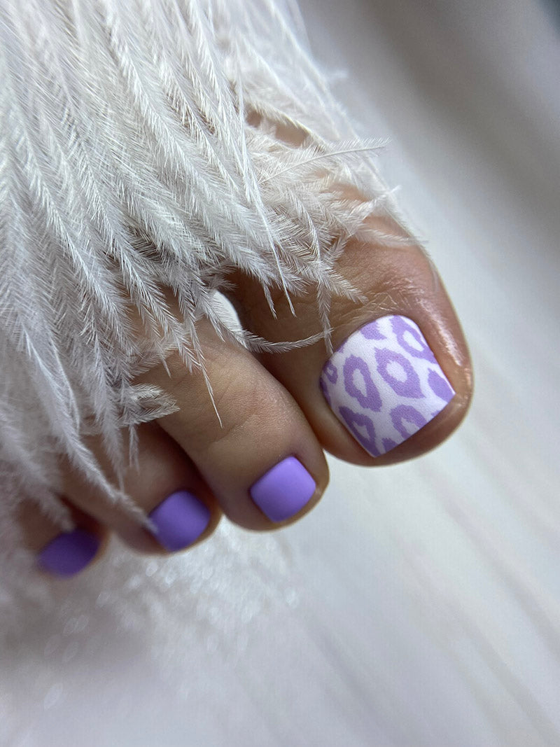 Pedicure Leo monochrome. Lilac. Large. Nail wrap WB-965