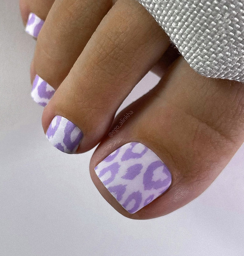 Pedicure Leo monochrome. Lilac. Nail wrap WR-984