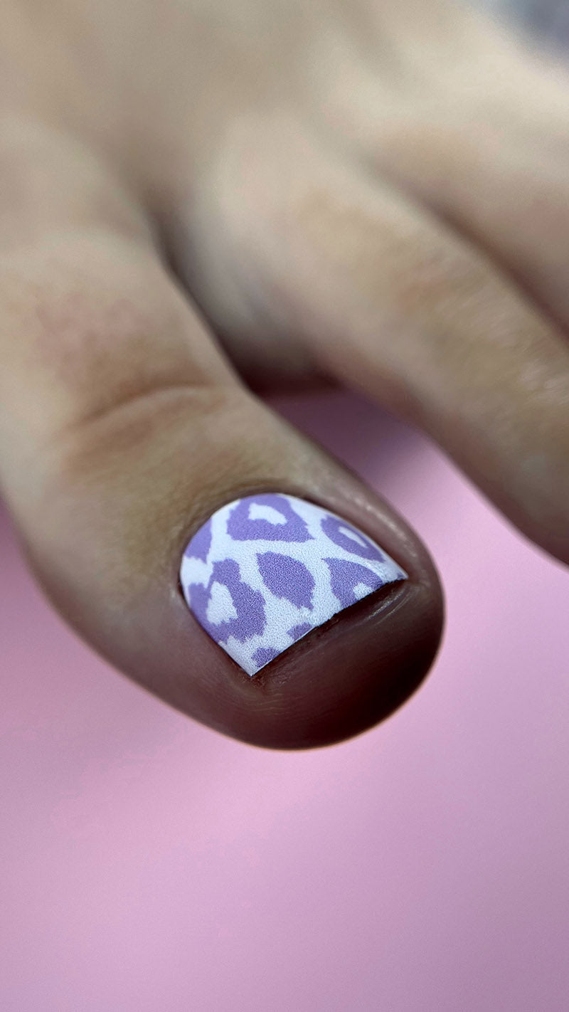 Pedicure Leo monochrome. Lilac. Nail wrap WR-984