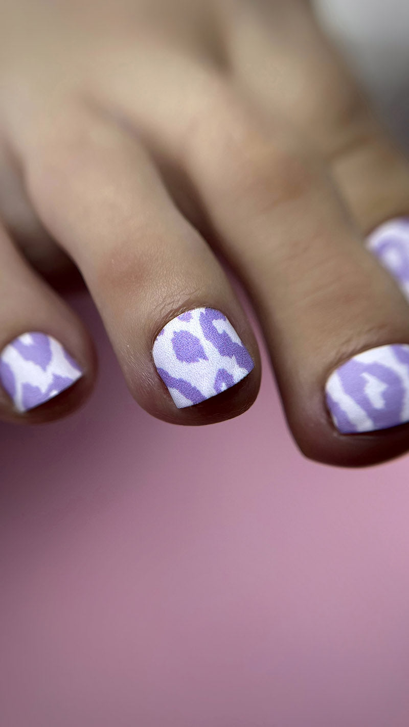 Pedicure Leo monochrome. Lilac. Nail wrap WR-984