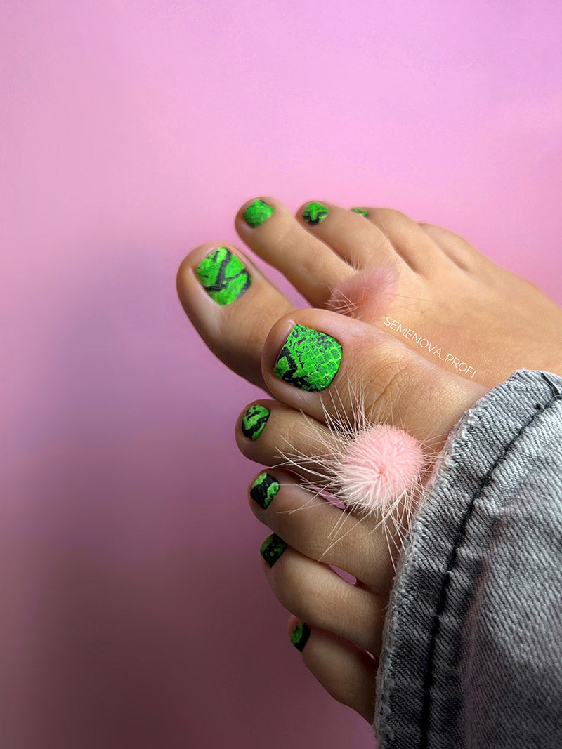 Pedicure Python. Green. Nail wrap WR-993