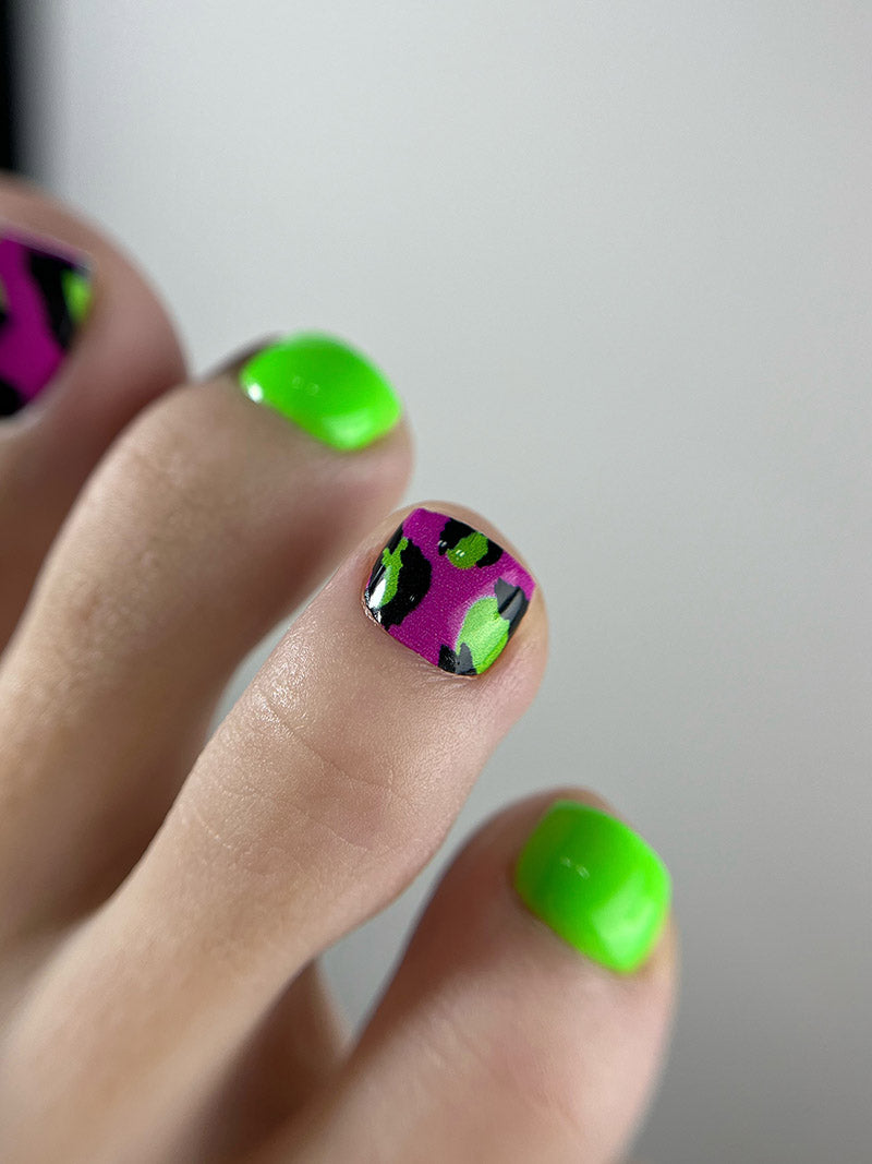 Pedicure Leo large. Pink green. Nail wrap WR-996